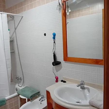 Habitaciones Individuales Wifi Tv Microondas Cerca Del Aeropuerto Madrid Habitacion Grande Wc Privado O Habitacion Pequena Wc Compartido Muy Tranquilas Bien Comunicadas Tren Metro Bus Facil Aparcamiento San Sebastián de los Reyes Zewnętrze zdjęcie