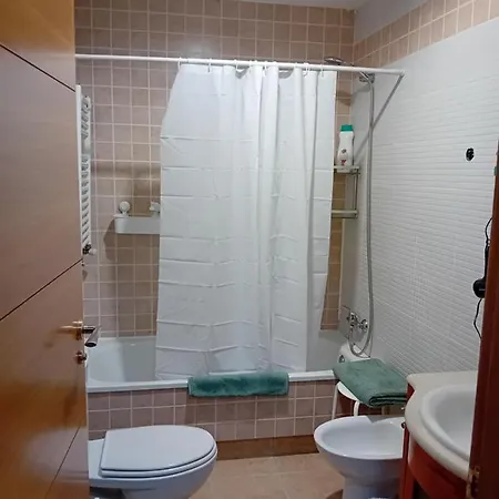 Habitaciones Individuales Wifi Tv Microondas Cerca Del Aeropuerto Madrid Habitacion Grande Wc Privado O Habitacion Pequena Wc Compartido Muy Tranquilas Bien Comunicadas Tren Metro Bus Facil Aparcamiento San Sebastián de los Reyes Zewnętrze zdjęcie