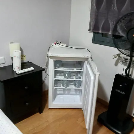 Habitaciones Individuales Wifi Tv Microondas Cerca Del Aeropuerto Madrid Habitacion Grande Wc Privado O Habitacion Pequena Wc Compartido Muy Tranquilas Bien Comunicadas Tren Metro Bus Facil Aparcamiento San Sebastián de los Reyes Exterior foto