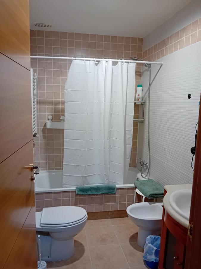 Individuales Wifi Tv Microondas Cerca Del Aeropuerto Madrid Grande Wc Privado O Pequena Wc Compartido Muy Tranquilas Bien Comunicadas Tren Metro Bus Facil Aparcamiento San Sebastian De Reyes Privatunterkunft San Sebastián de los Reyes