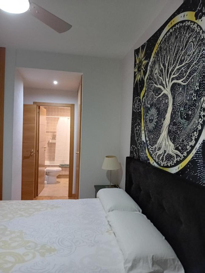 Homestay Individuales Madrid: Tranquil Airport Retreat
