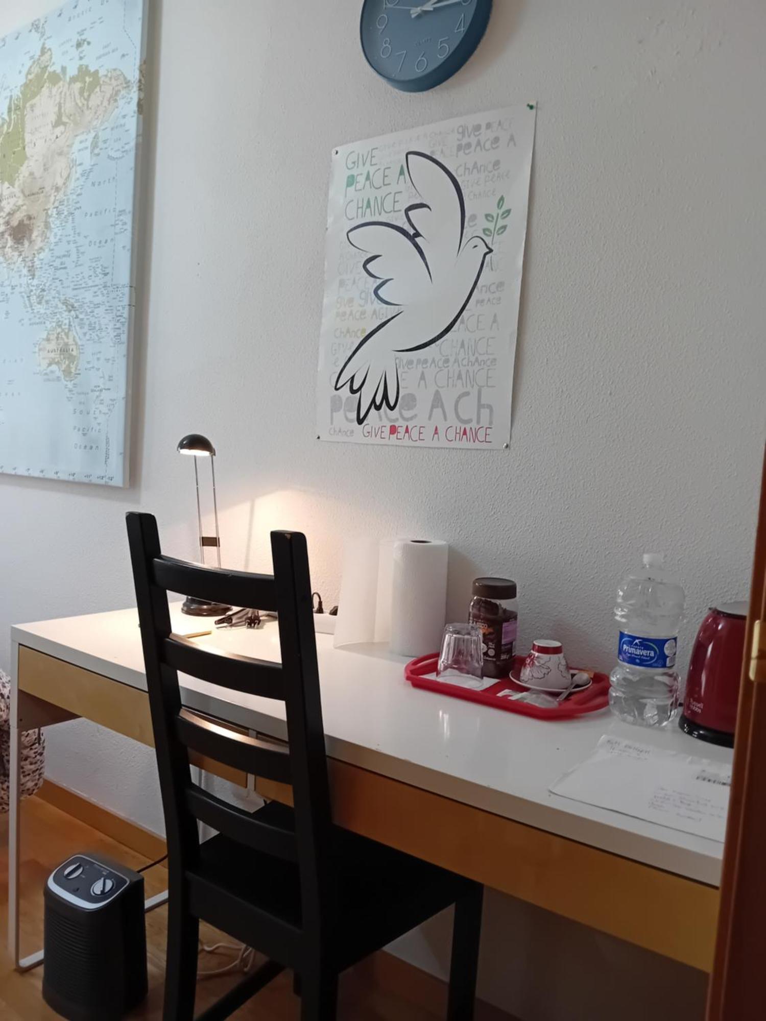 Homestay Individuales Madrid: Tranquil Airport Retreat *