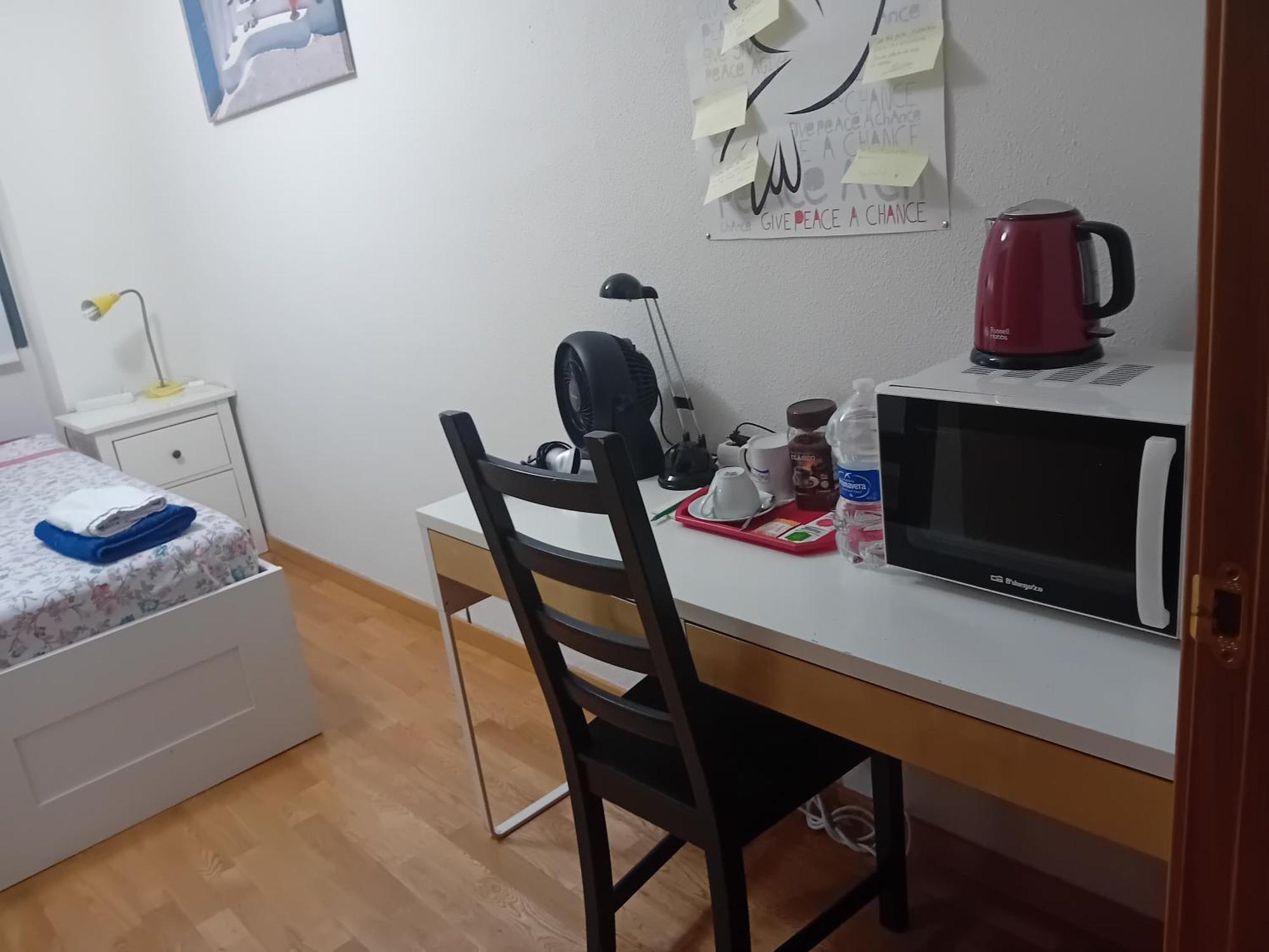 Homestay Individuales Madrid: Tranquil Airport Retreat San Sebastian de los Reyes