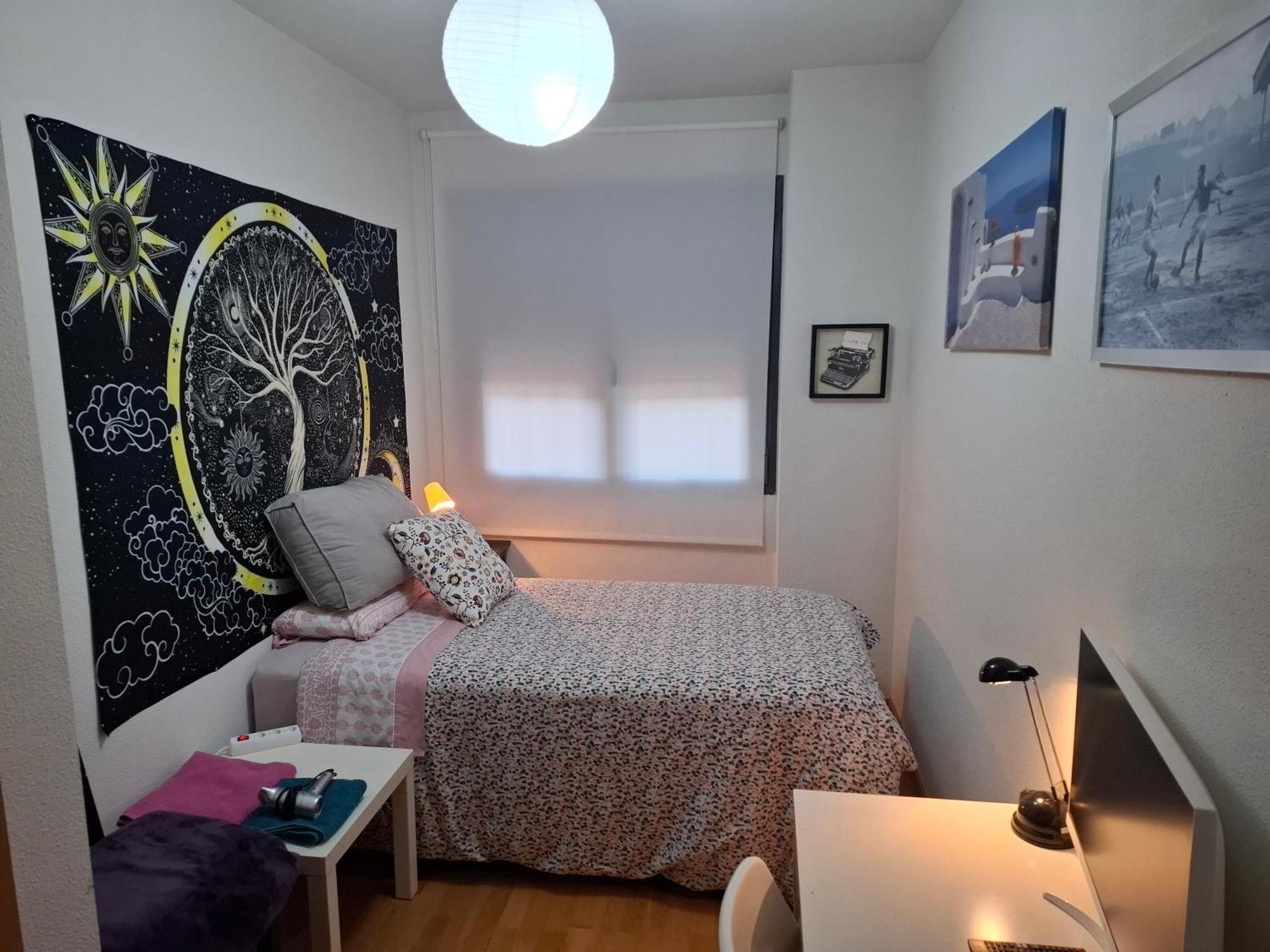 Homestay Individuales Madrid: Tranquil Airport Retreat San Sebastian de los Reyes